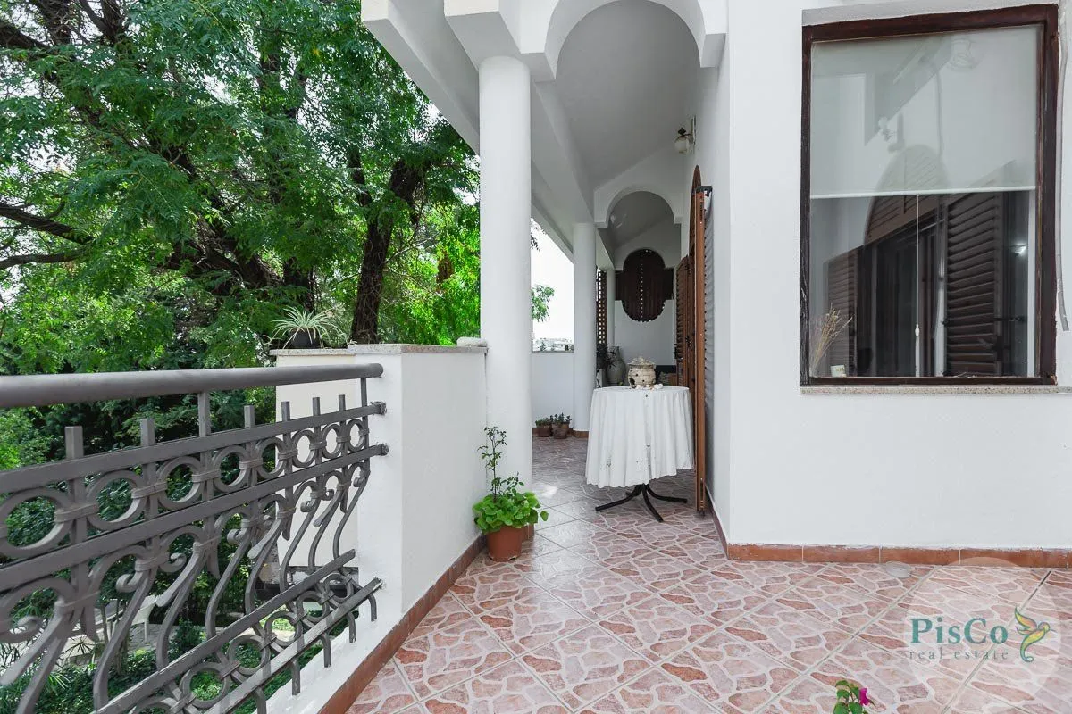 Rent, four bedroom apartment, 300m², Gorica C, Podgorica