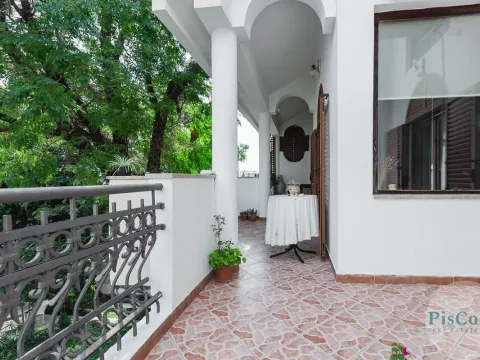 Izdavanje, četvorosoban stan, 300m², Gorica C, Podgorica - image 4