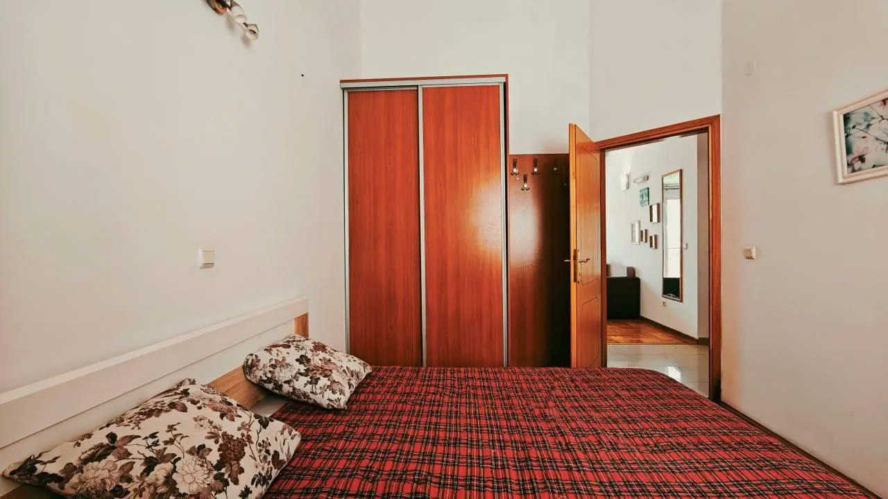 Izdavanje, jednosoban stan, 38m², Bečići, Budva