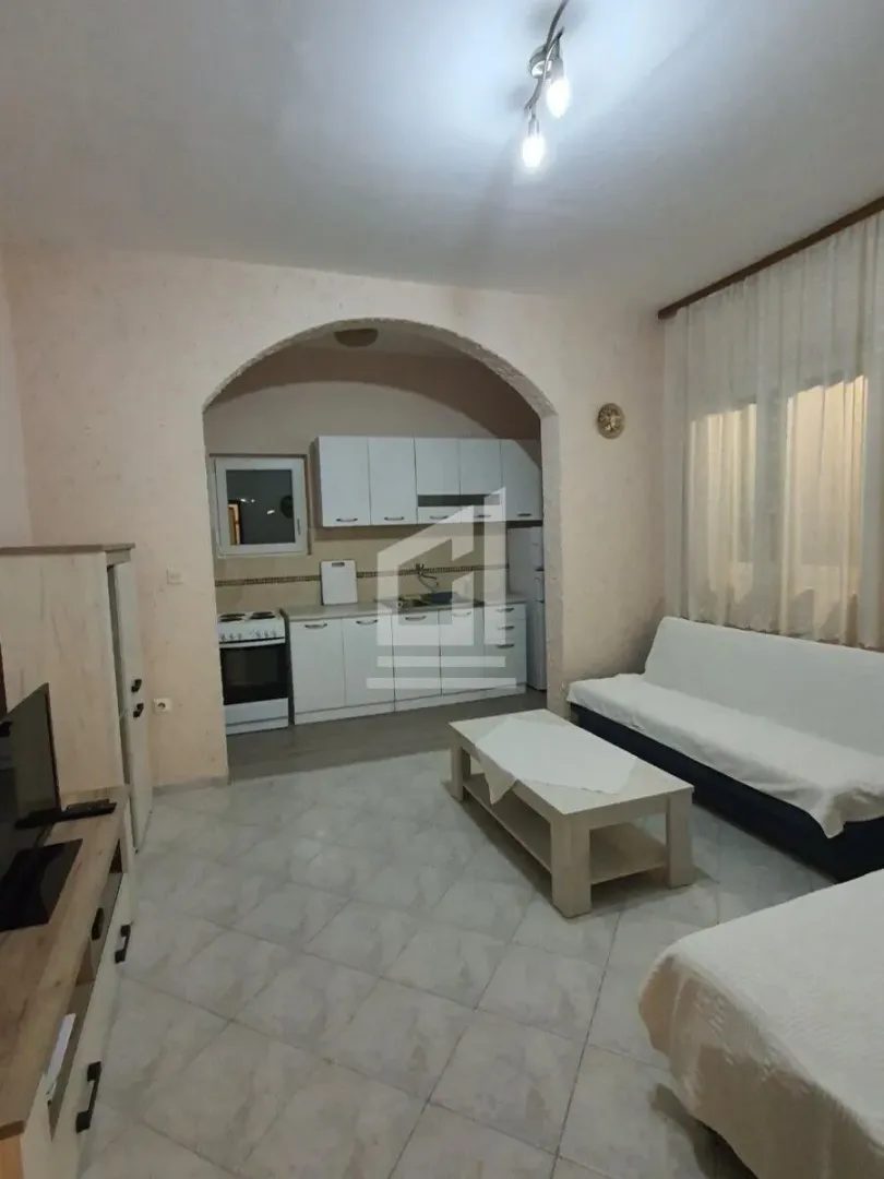 Rent, three bedroom apartment, 80m², Centar, Bar