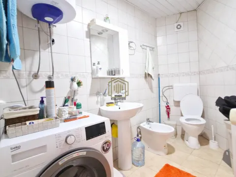 Izdavanje, trosoban stan, 96m², Stari Aerodrom, Podgorica - image 12