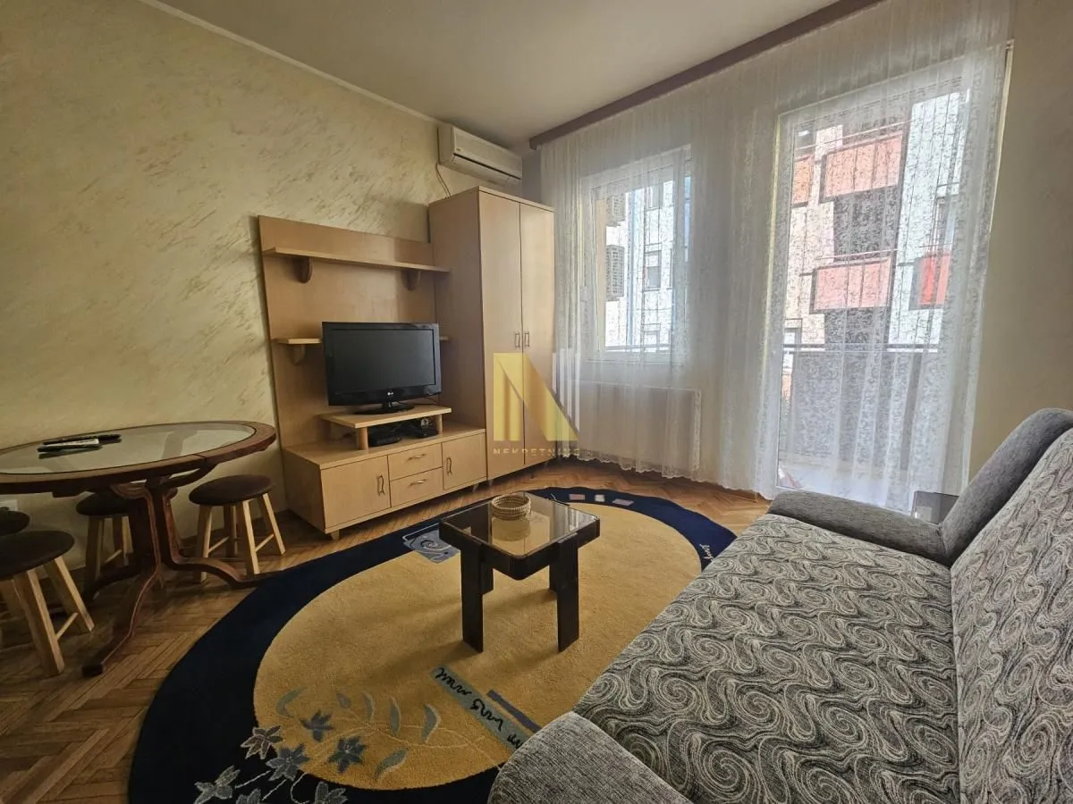 Izdavanje, garsonjera, 30m², Centar, Novi Sad