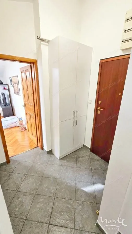 Prodaja, dvosoban stan, 77m², Ljubović, Podgorica