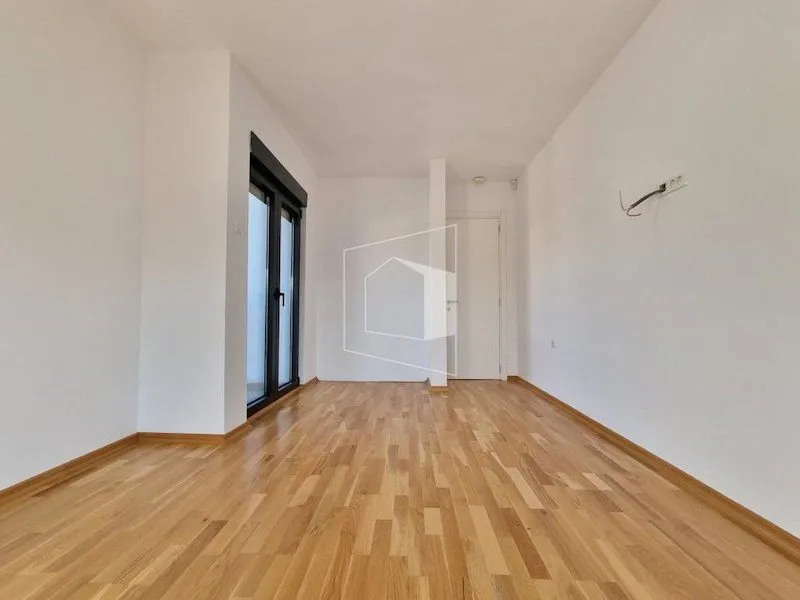 Sale, house, 400m², Tološi, Podgorica