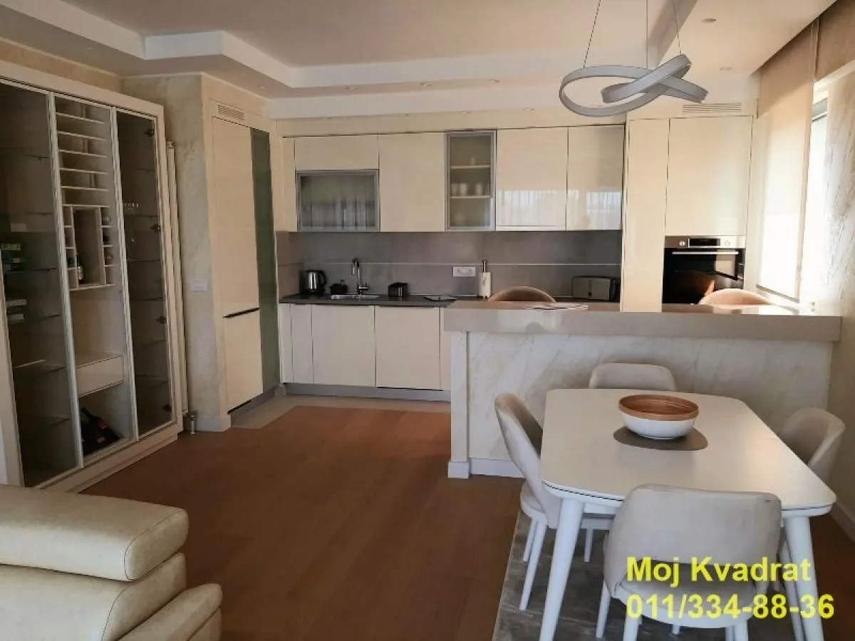 Izdavanje, četvorosoban stan, 121m², Savski Venac, Beograd