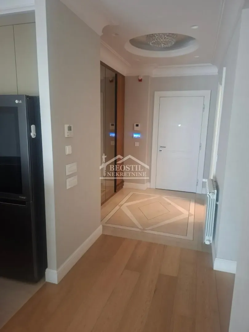 Rent, four bedroom apartment, 137m², Vračar Hram, Vračar Sve Podlokacije