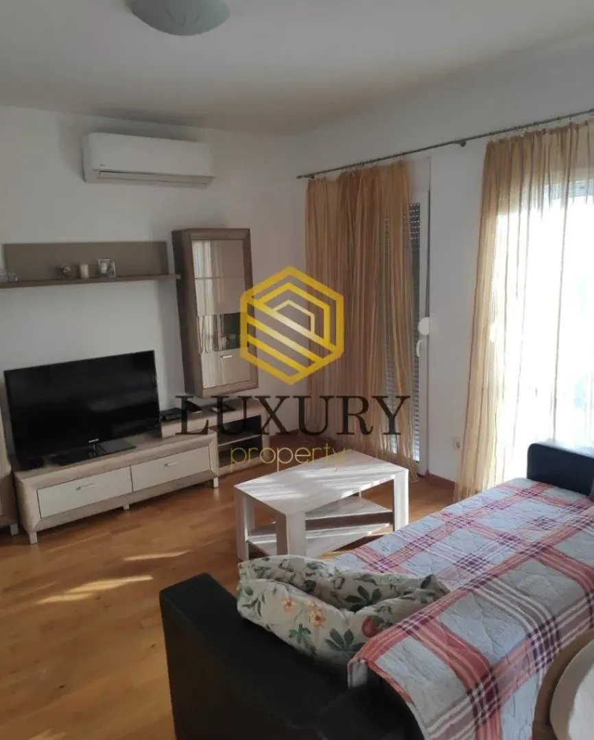 Izdavanje, trosoban stan, 95m², Zagorič, Podgorica