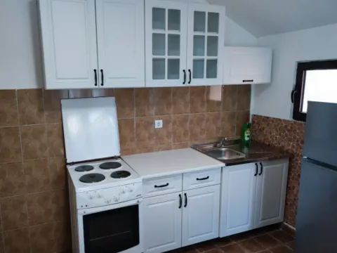 Izdavanje, kuća, 45m², Bijela, Herceg Novi - image 2