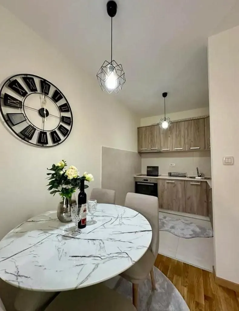 Izdavanje, dvosoban stan, 60m², City Kej, Podgorica