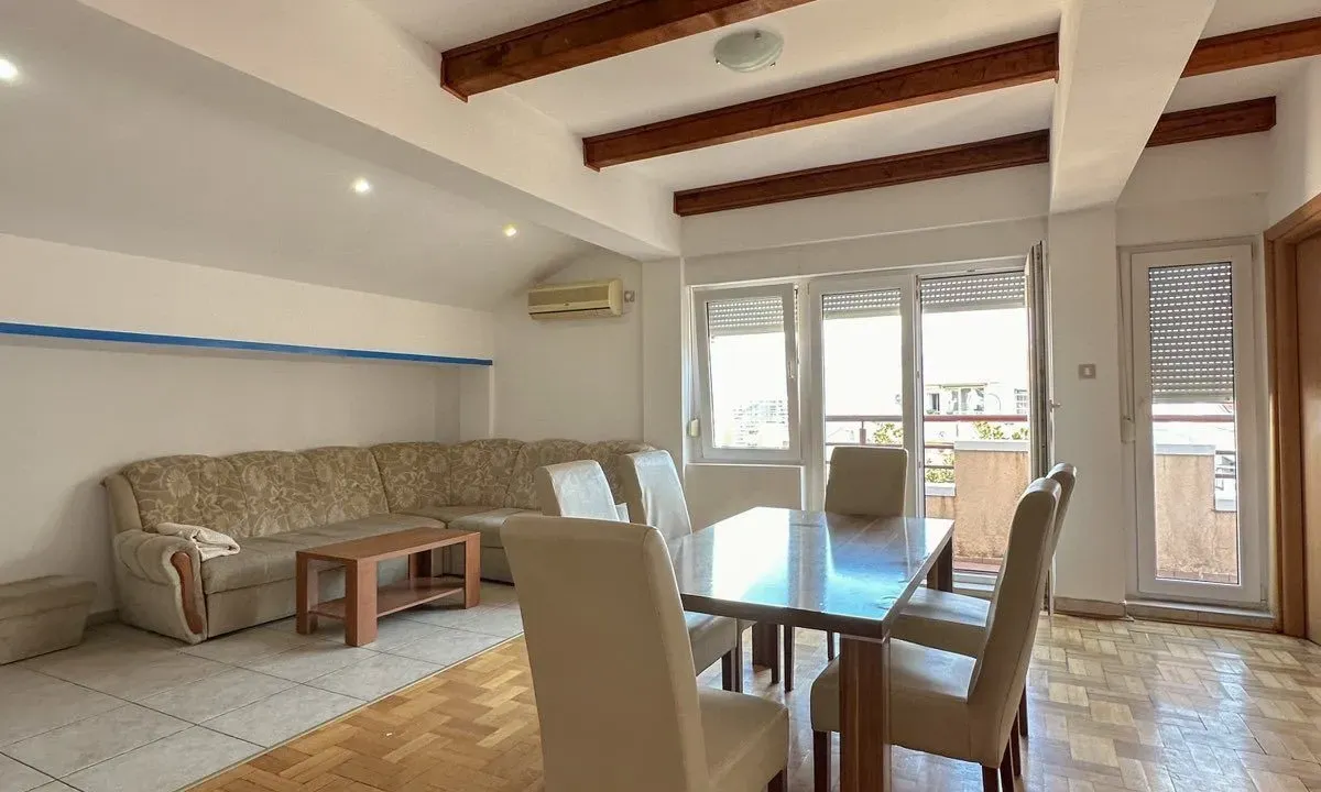 Izdavanje, trosoban stan, 120m², Budva, Crna Gora