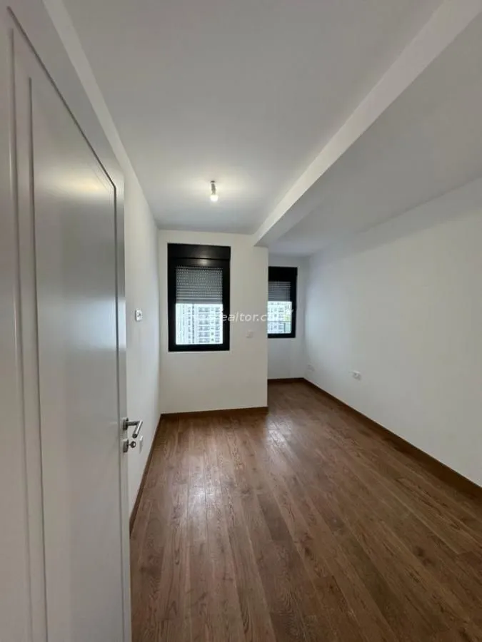 Izdavanje, dvosoban stan, 64m², Podgorica, Crna Gora