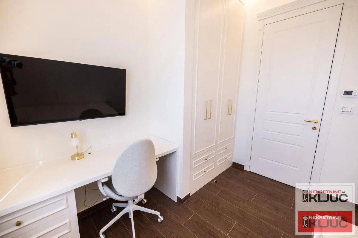 Izdavanje, četvorosoban stan, 135m², Tatarsko brdo, Petrovaradin
