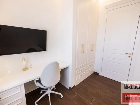 Izdavanje, četvorosoban stan, 135m², Tatarsko brdo, Petrovaradin - image 7