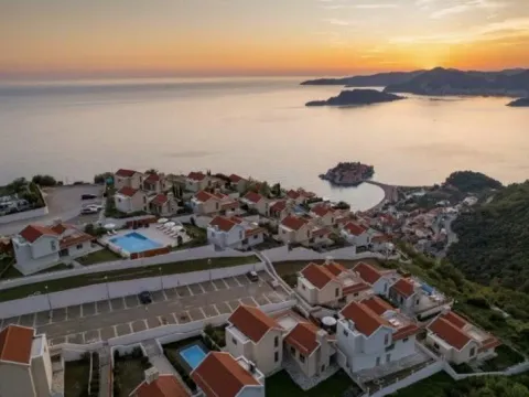Prodaja, kuća, 160m², Sveti Stefan, Budva - image 1