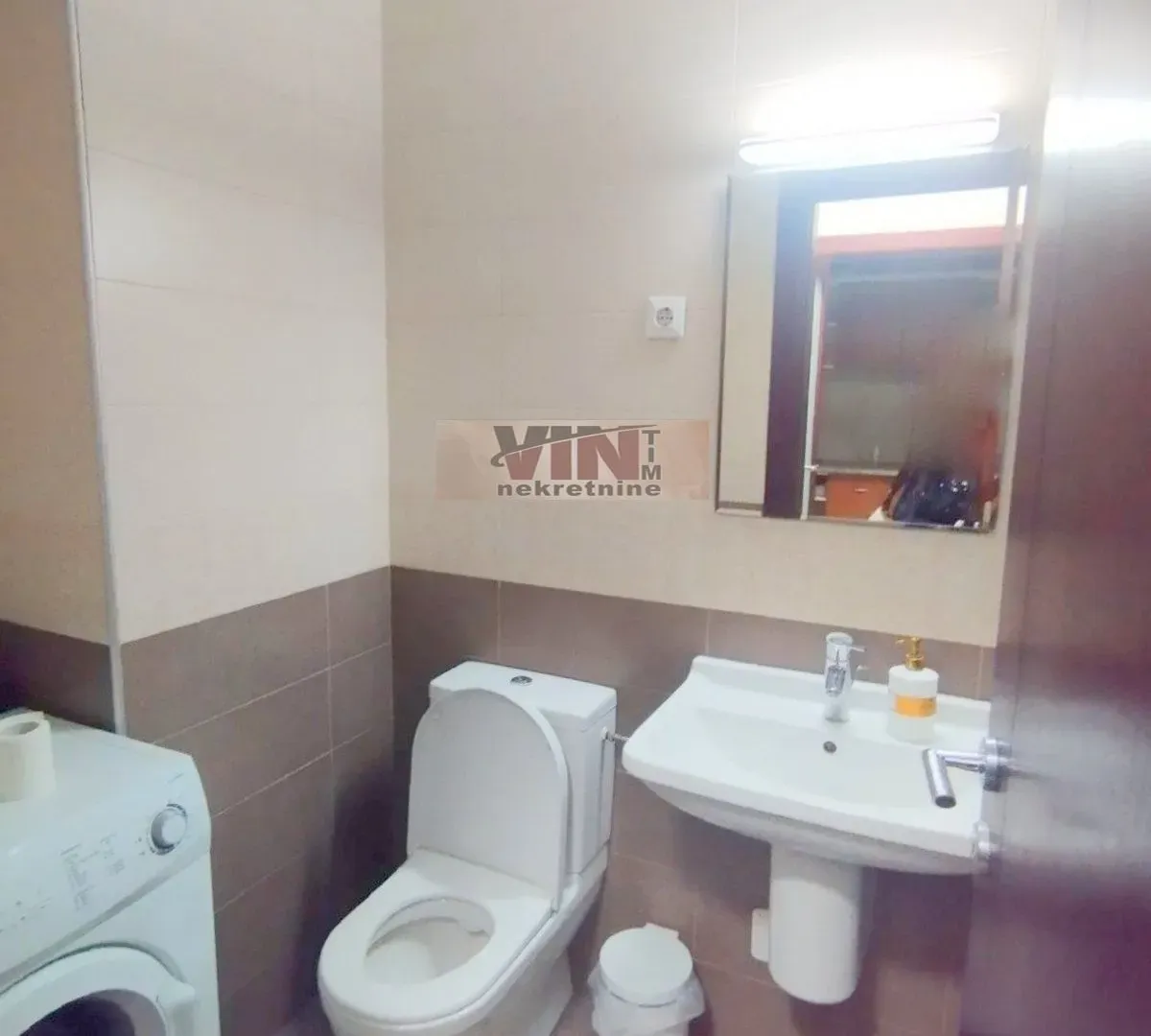 Izdavanje, poslovni prostor, 40m², Altina, Beograd