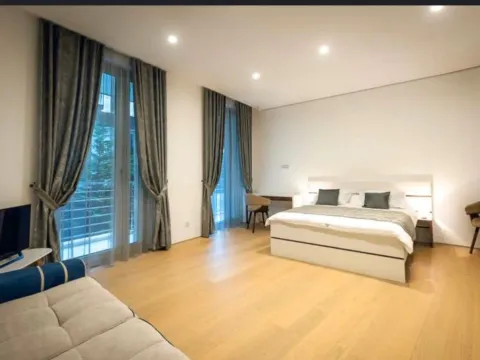 Izdavanje, dvosoban stan, 170m², Dukley Gardens, Budva - image 2