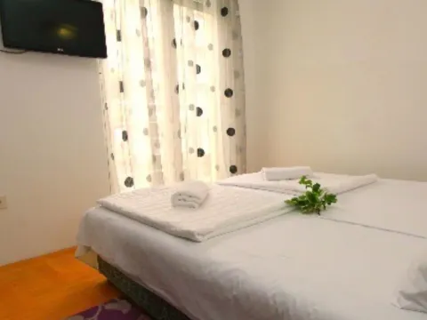 Rent, three bedroom apartment, 73m², Rozino, Budva - image 9
