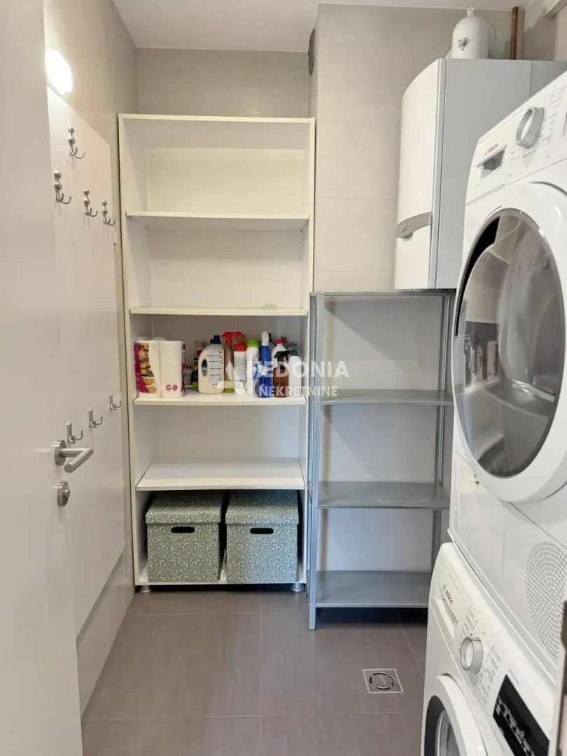 Izdavanje, četvorosoban stan, 117m², Novi Beograd Blok 65, Novi Beograd Sve Podlokacije