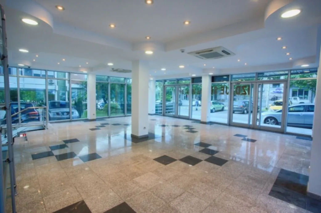 Rent, office space, 214m², Autobuska stanica, Podgorica