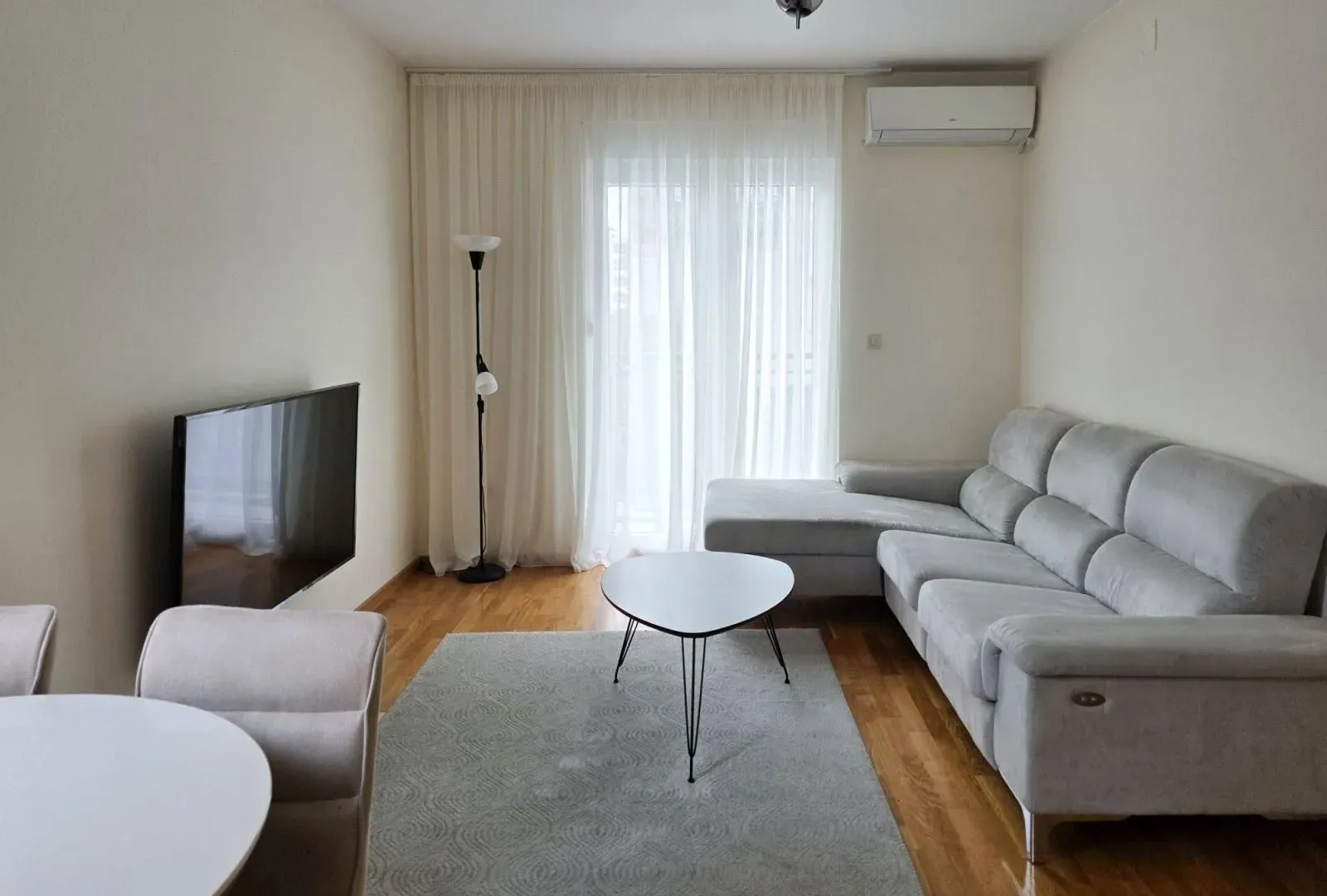 Izdavanje, dvosoban stan, 53m², Zabjelo, Podgorica