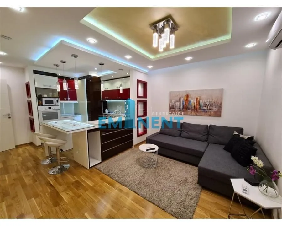 Izdavanje, dvosoban stan, 50m², Palilula Sve Podlokacije, Beograd