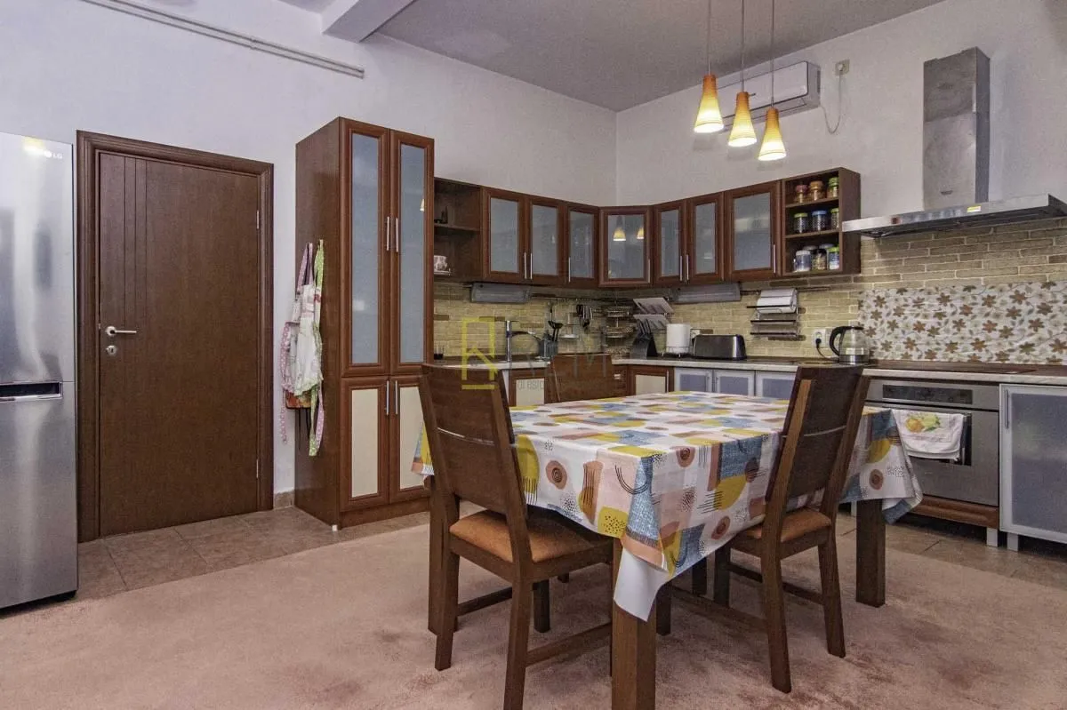 Prodaja, kuća, 400m², Danilovgrad, Crna Gora