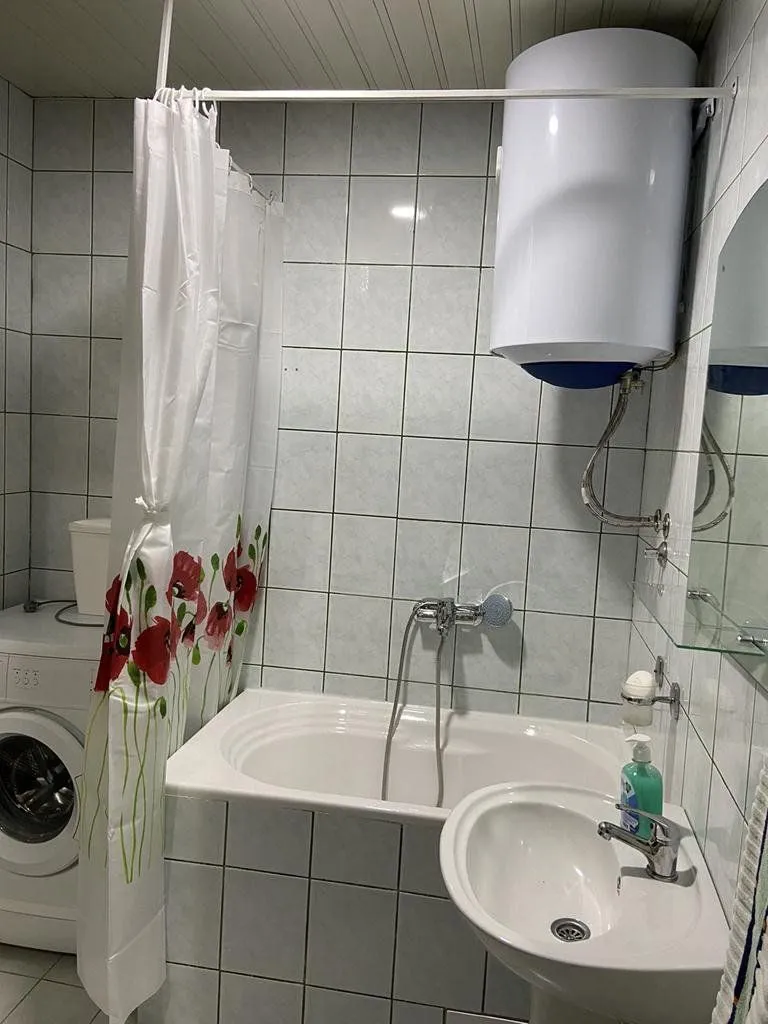 Izdavanje, dvosoban stan, 80m², Stari Aerodrom, Podgorica