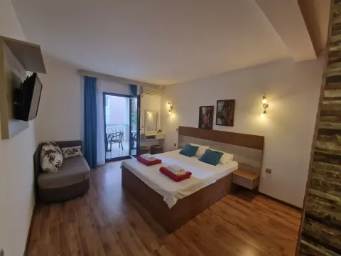 Rent, studio apartment, 35m², Budva, Crna Gora - image 1