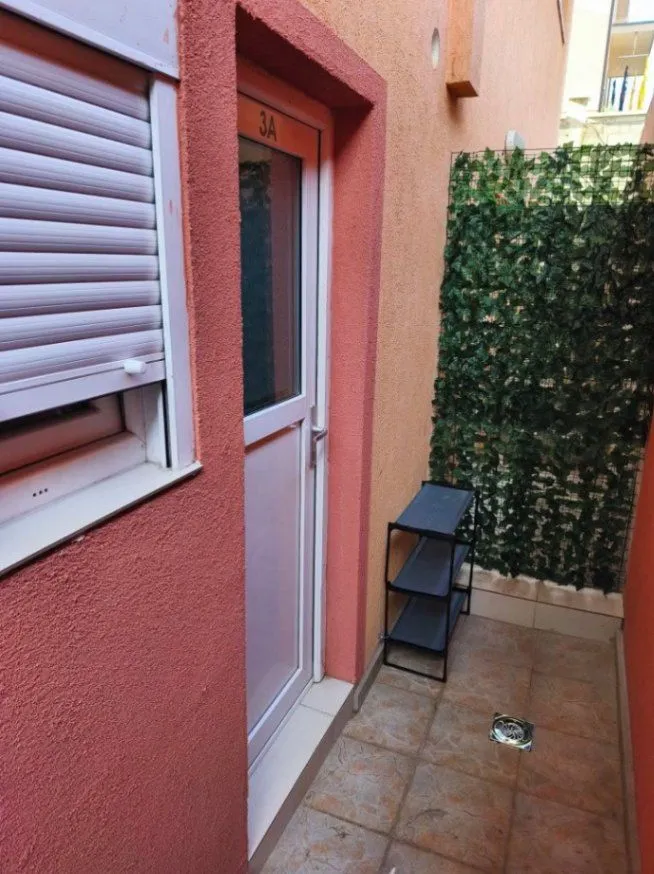 Izdavanje, jednosoban stan, 25m², Blok 9, Podgorica