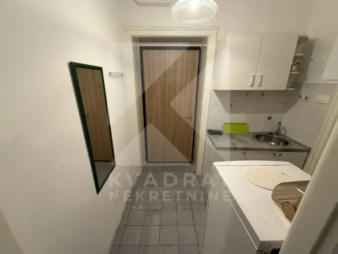 Izdavanje, garsonjera, 20m², Zagorič, Podgorica - image 11