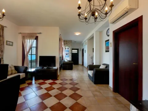 Sale, house, 235m², Kostanjica, Kotor - image 3