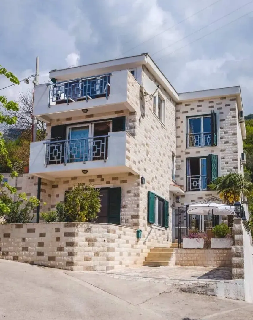 Sale, house, 200m², Bečići, Budva