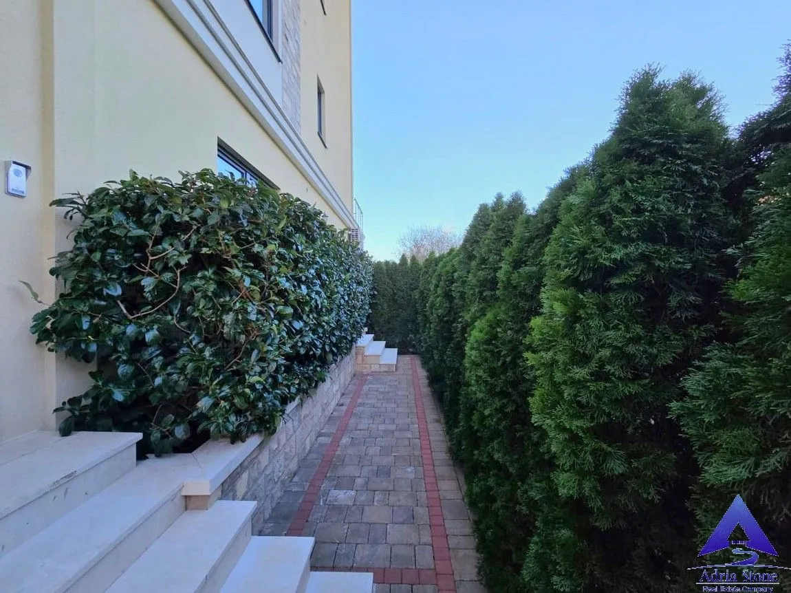 Sale, two bedroom apartment, 83m², Bečići, Budva
