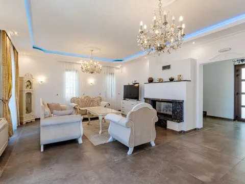 Daily-rent, three bedroom apartment, 160m², Blizikuće, Budva - image 2