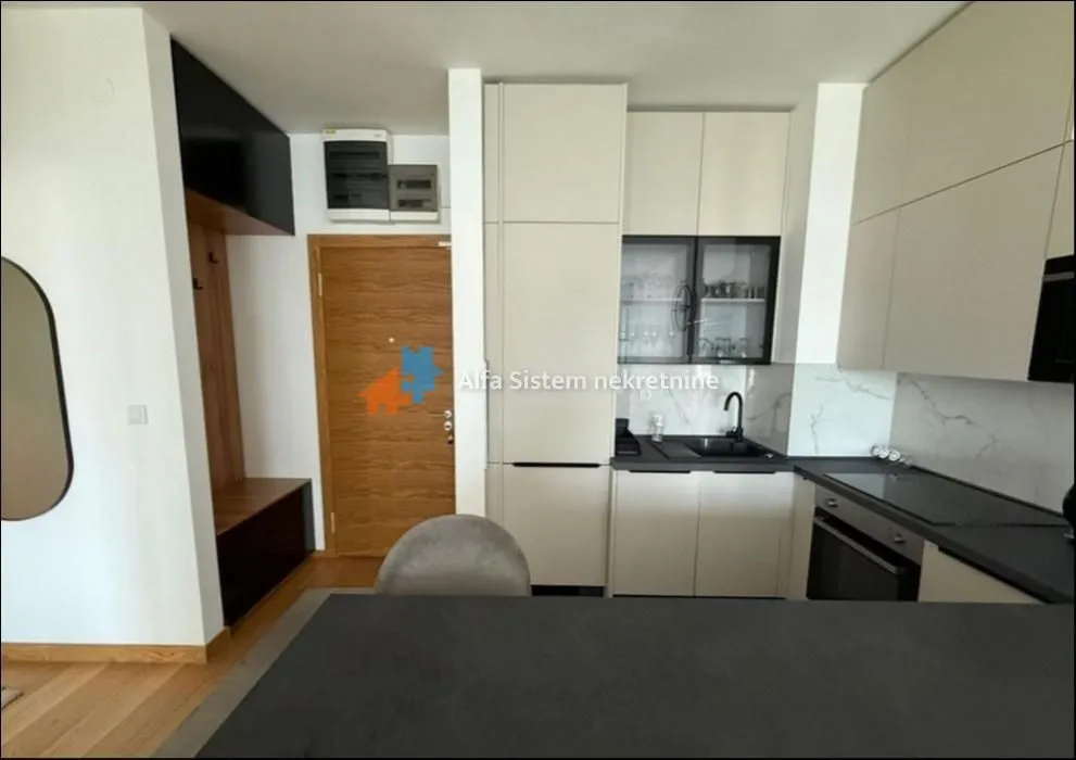 Izdavanje, trosoban stan, 70m², Novi Beograd Blok 65, Novi Beograd Sve Podlokacije