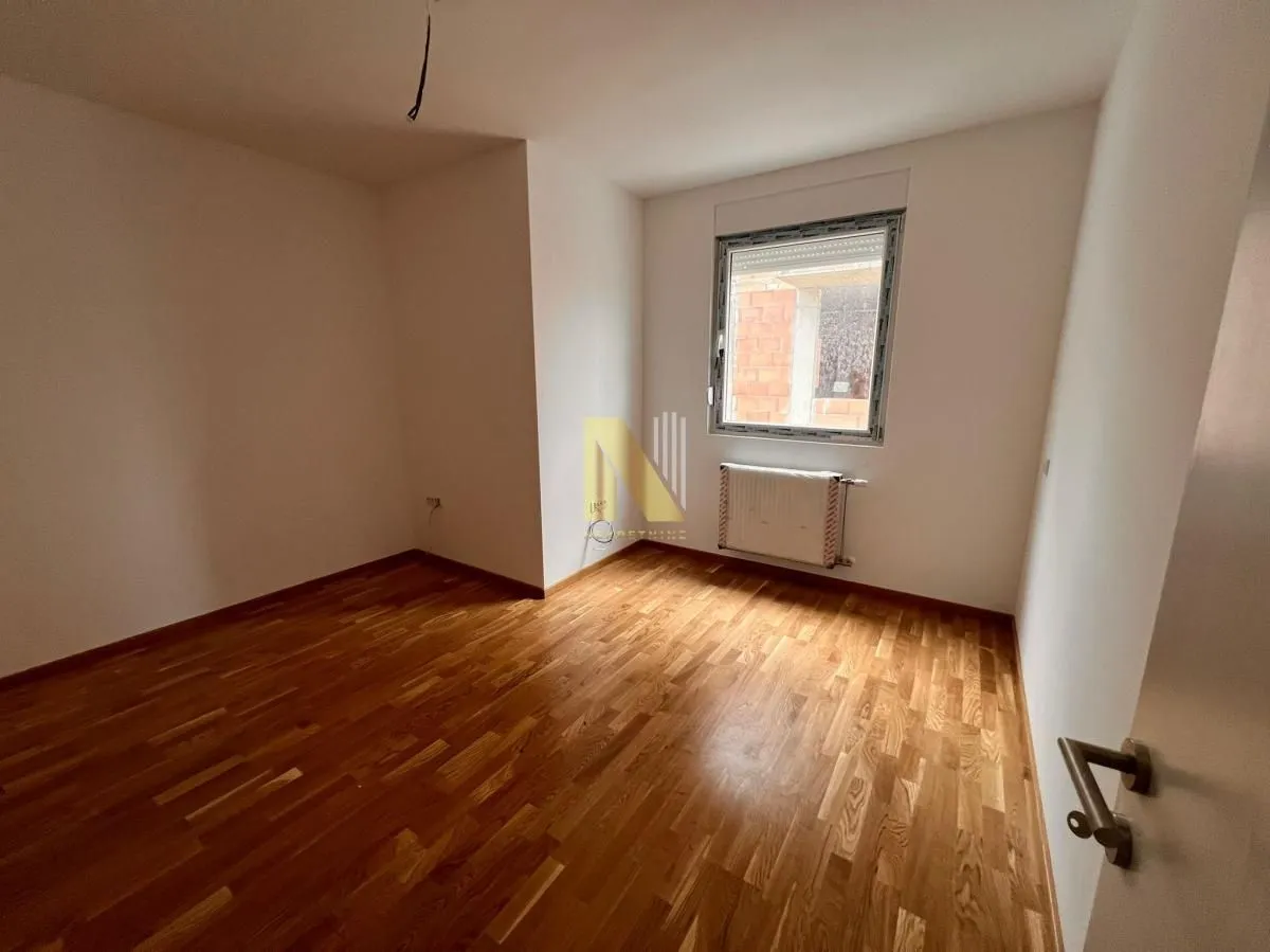 Prodaja, četvorosoban stan, 90m², Lipov gaj, Novi Sad Sve Podlokacije