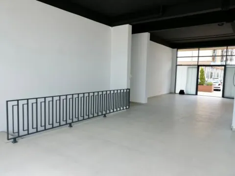 Izdavanje, poslovni prostor, 130m², New City, Podgorica - image 7