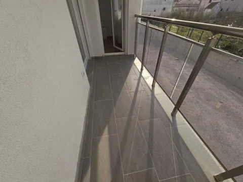 Izdavanje, jednosoban stan, 47m², Zagorič, Podgorica - image 11