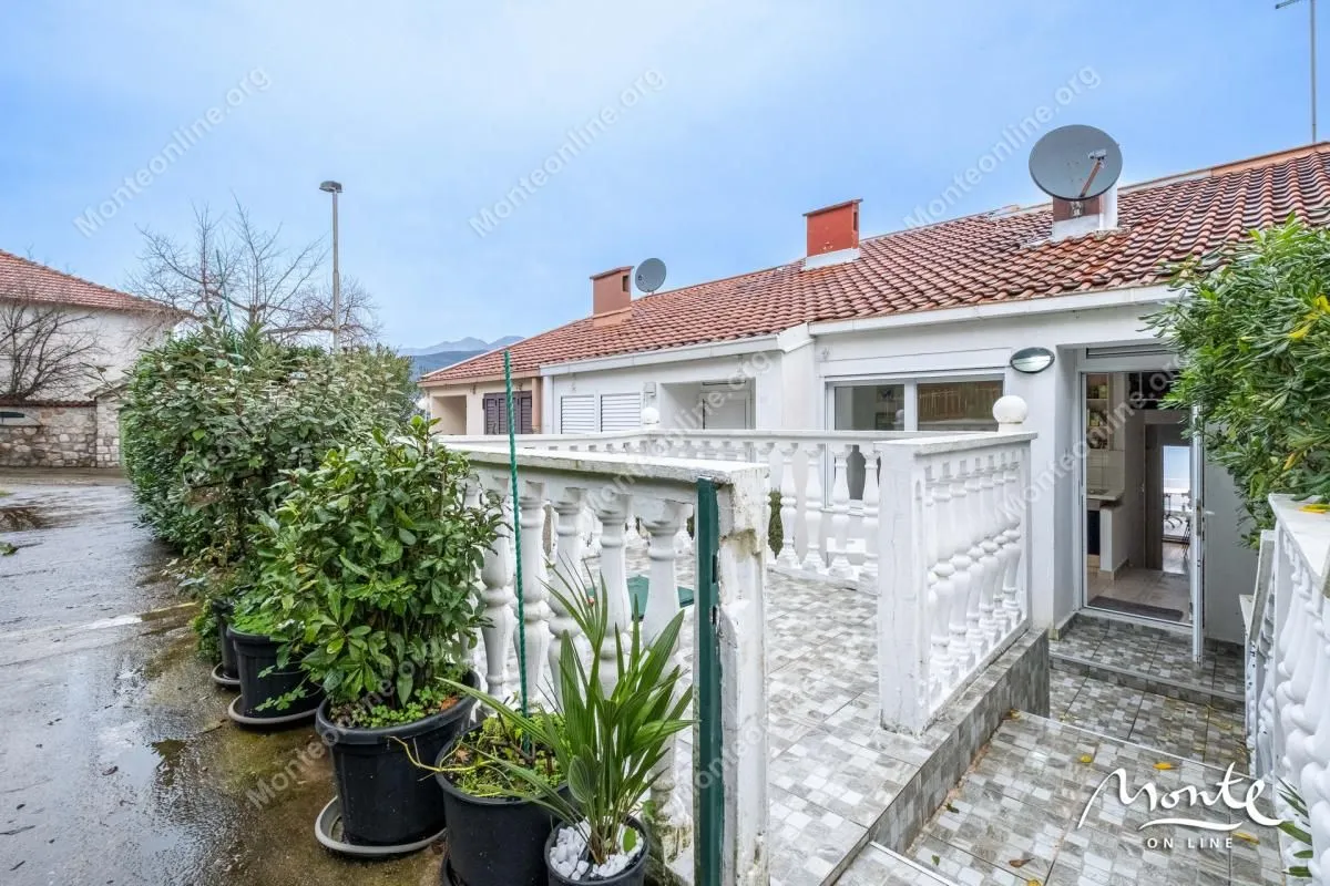 Prodaja, dvosoban stan, 55m², Krašići, Tivat