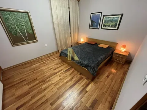 Izdavanje, četvorosoban stan, 138m², Centar, Novi Sad - image 13