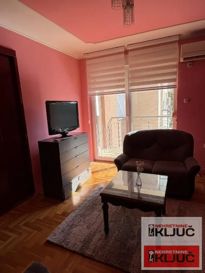 Izdavanje, dvosoban stan, 43m², Grbavica, Novi Sad Sve Podlokacije