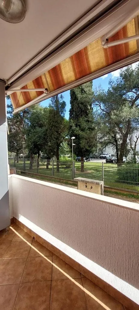 Izdavanje, jednosoban stan, 42m², Preko Morače, Podgorica