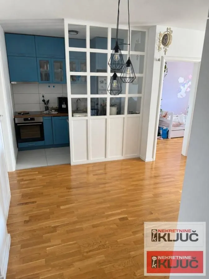 Prodaja, trosoban stan, 59m², Petrovaradin, Novi Sad