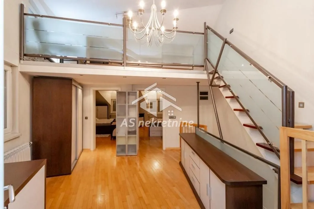 Izdavanje, četvorosoban stan, 140m², Obilićev Venac, Beograd