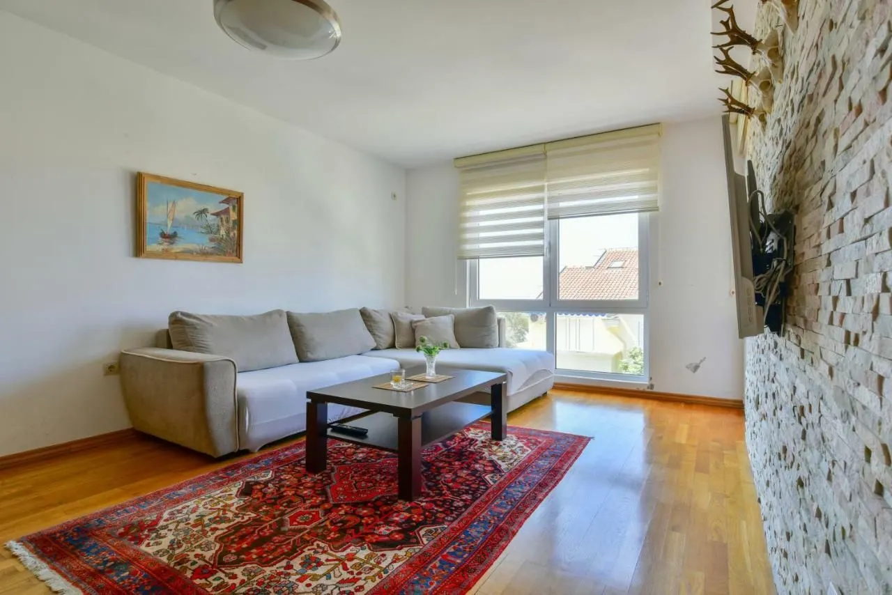 Prodaja, dvosoban stan, 70m², Sveti Stefan, Budva
