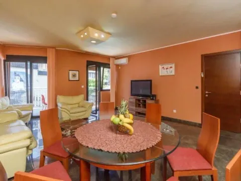 Prodaja, dvosoban stan, 90m², Dobrota, Kotor - image 6