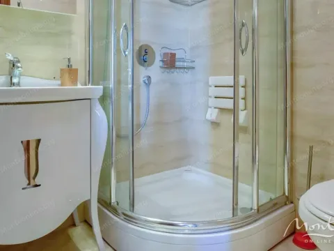 Sale, one bedroom apartment, 65m², Petrovac, Budva - image 9