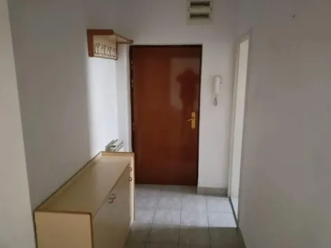 Izdavanje, trosoban stan, 80m², Centar, Podgorica - image 9