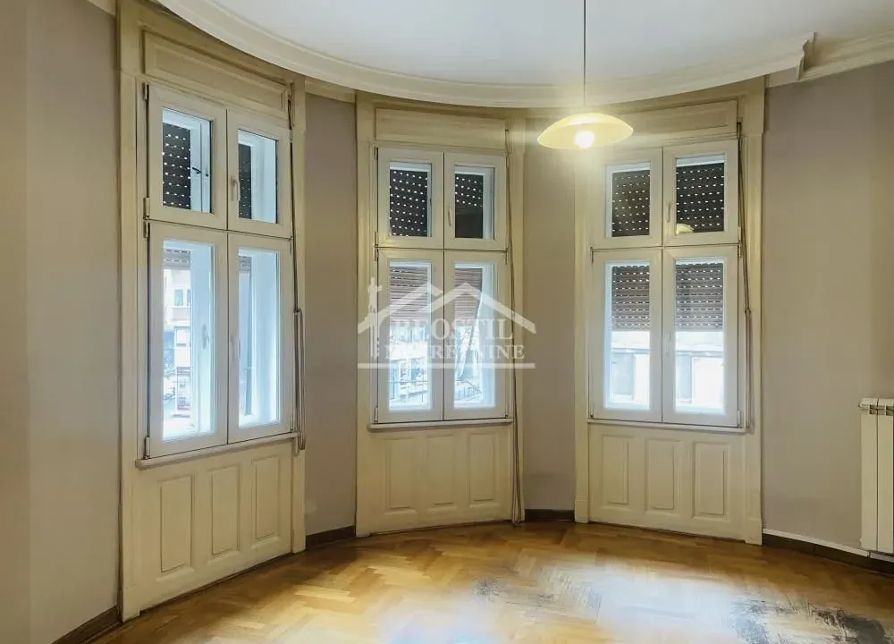 Izdavanje, četvorosoban stan, 135m², Skadarlija, Beograd