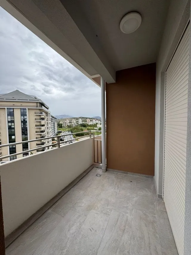Izdavanje, jednosoban stan, 49m², Central Point, Podgorica